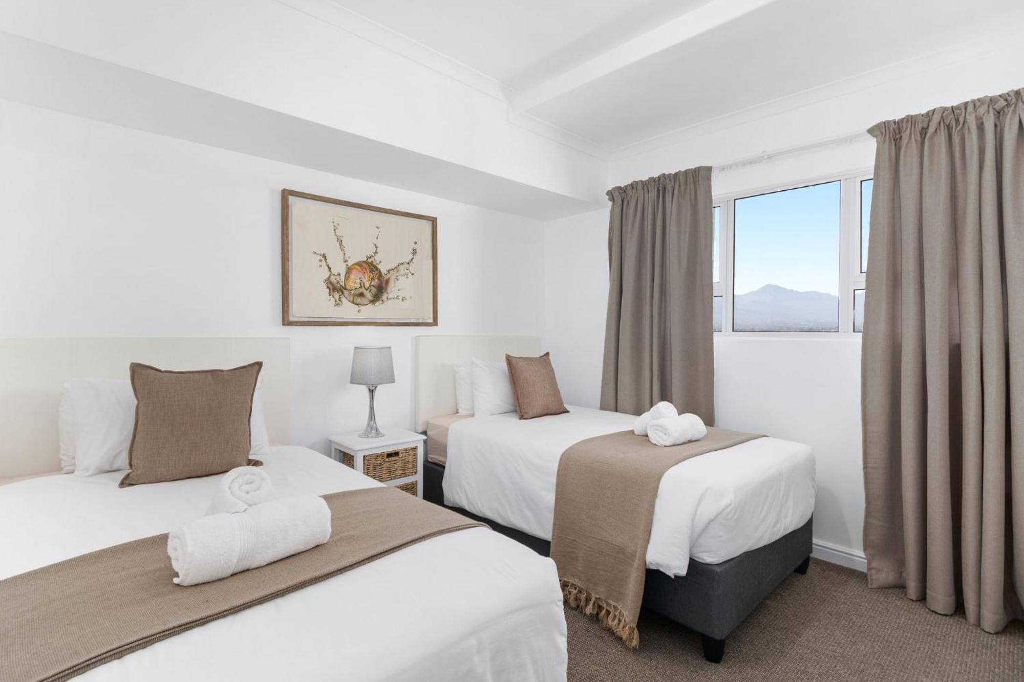 Odeon Towers 1102 By Host Agents Le Cap