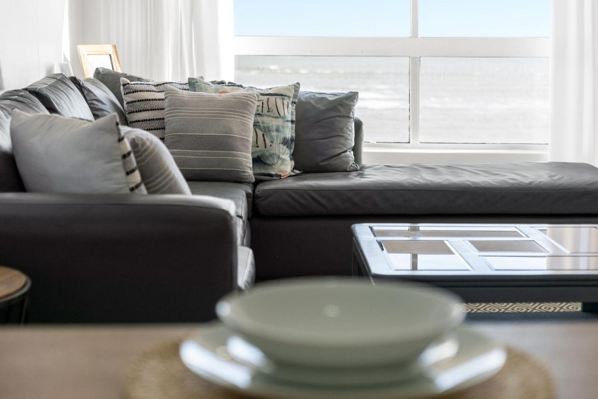 Odeon Towers 1102 By Host Agents *