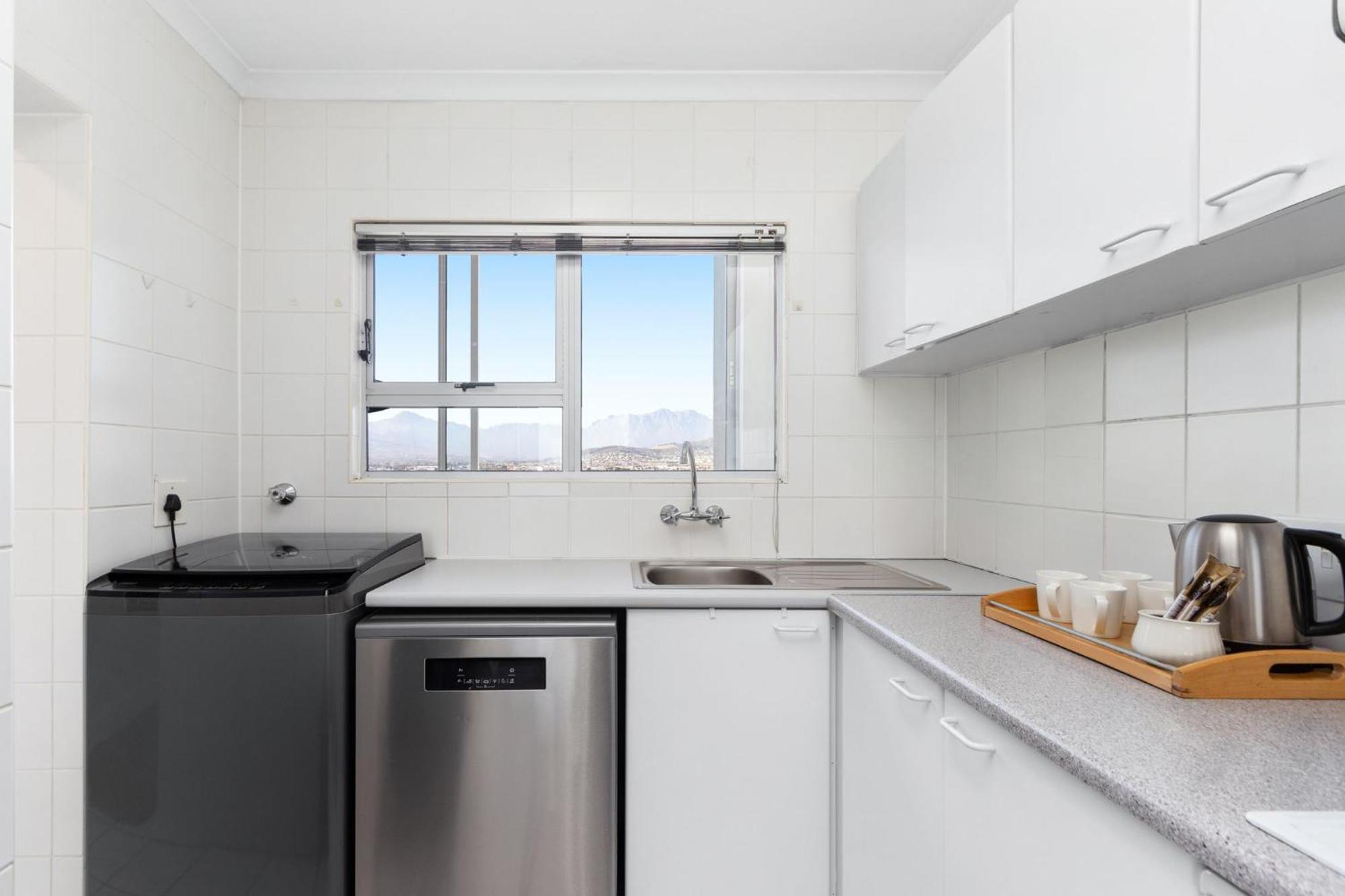 Odeon Towers 1102 By Host Agents