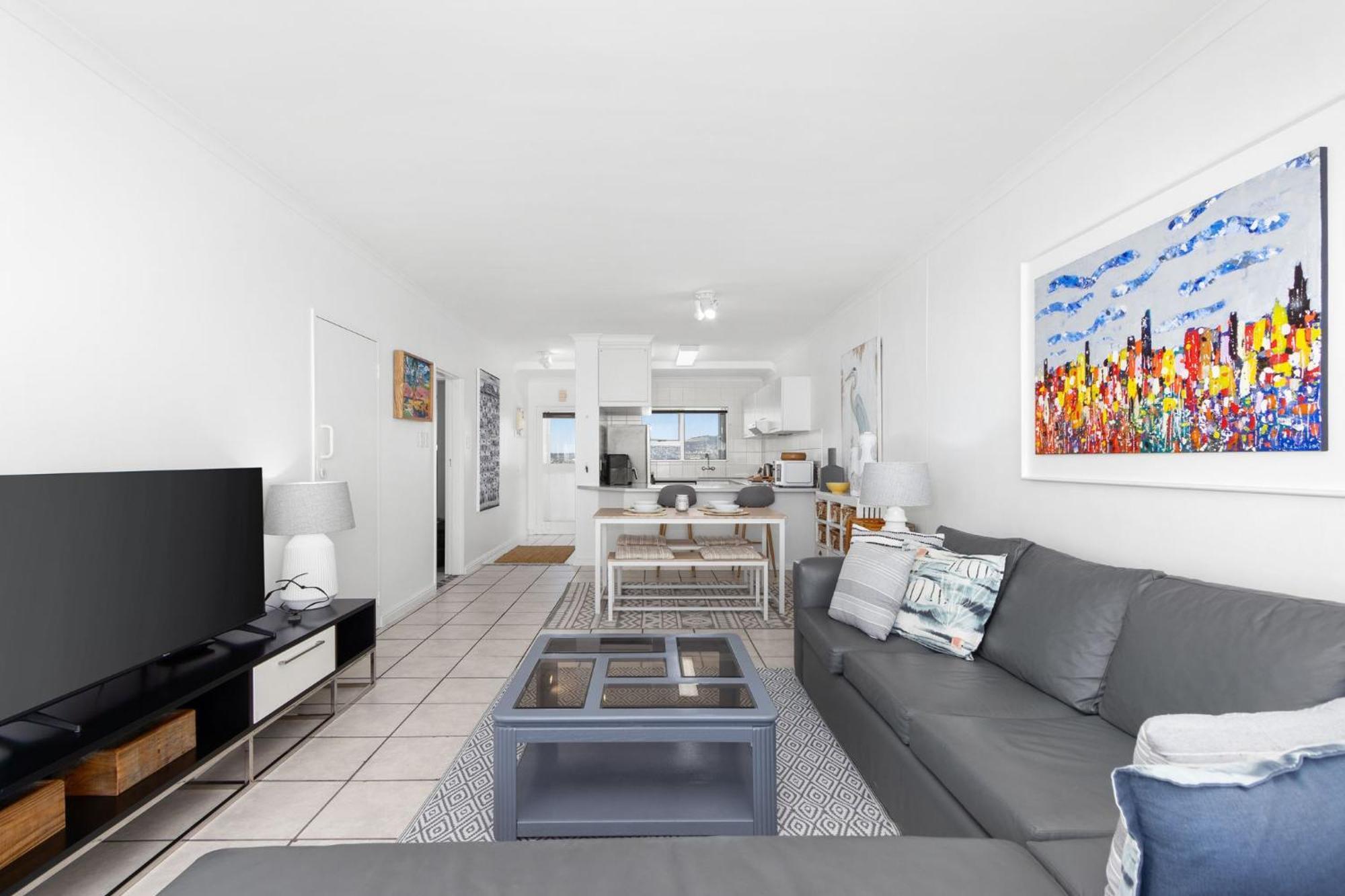 Odeon Towers 1102 By Host Agents