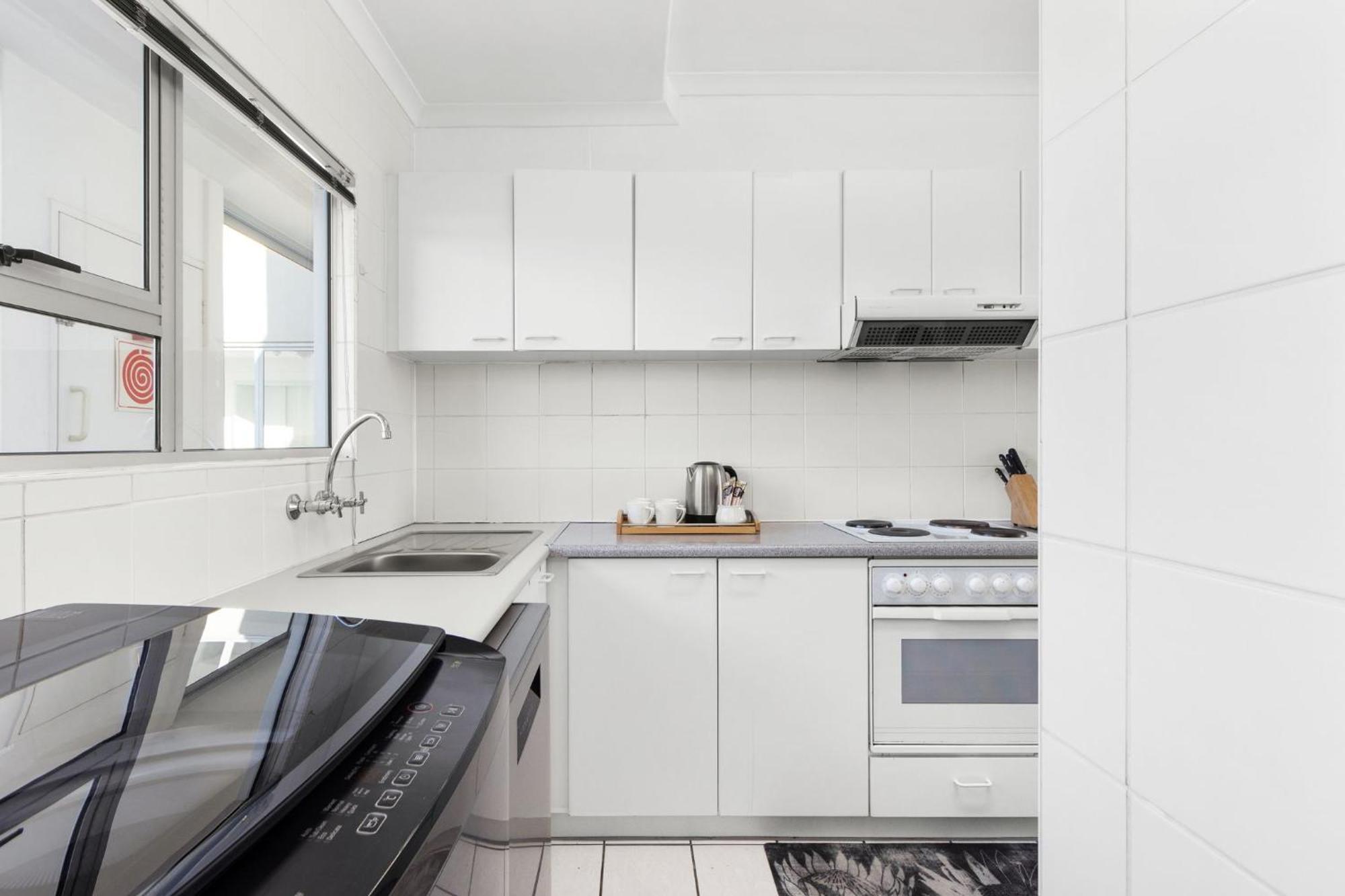 Odeon Towers 1102 By Host Agents *